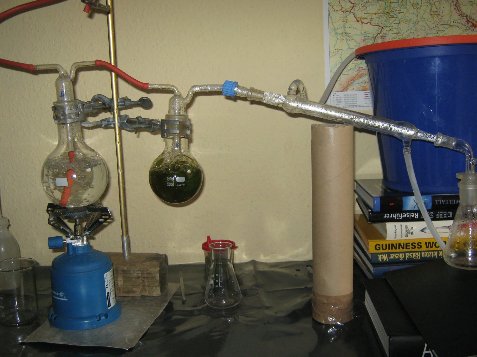 extraction of aromatic oils out of mint - i got the lab equipment from a laboratory dissolution sold on ebay